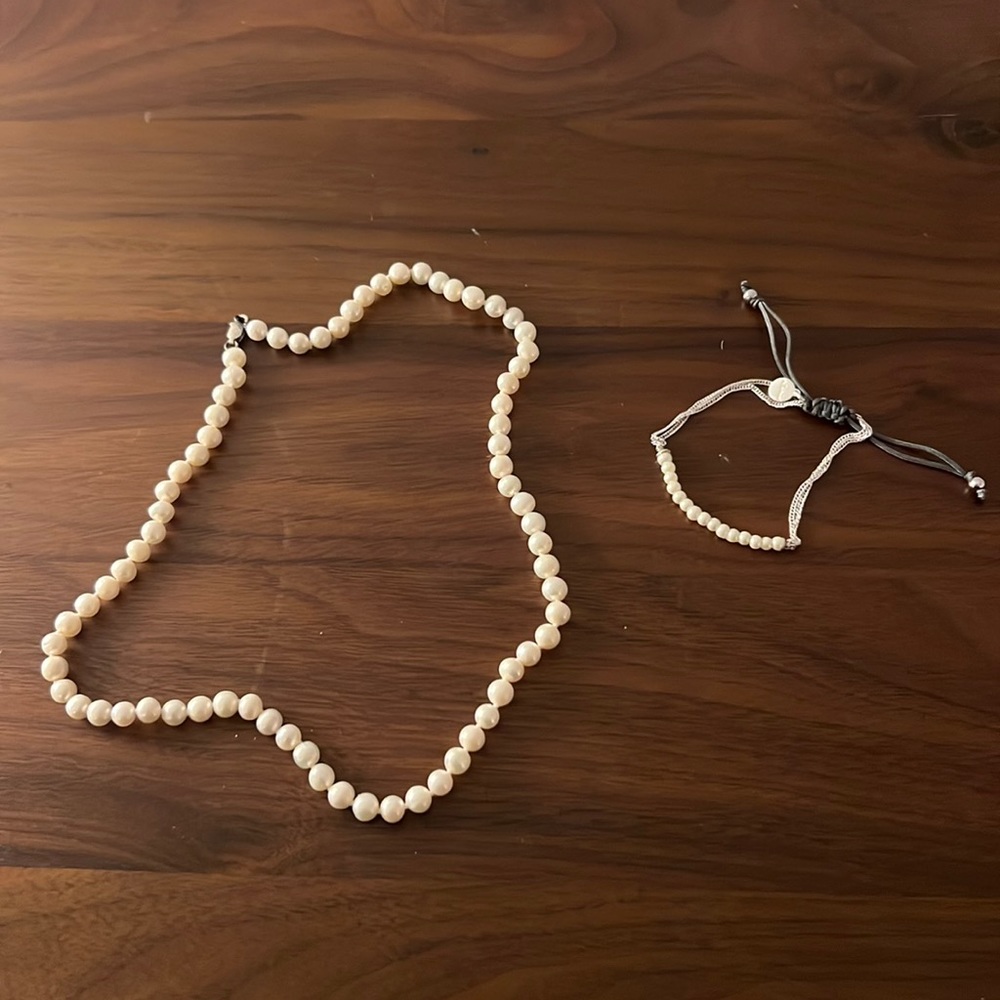 Pearl necklace and bracelet